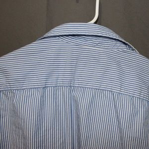 BLUE AND WHITE LONGSLEEVE PINESTRIPED BUTTON DOWN